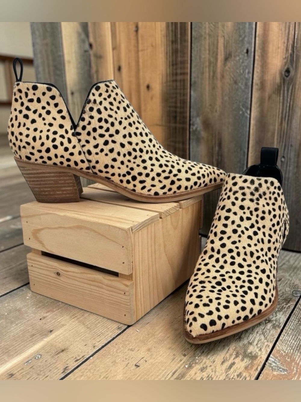 Dolce Vita Women's Sonni Leopard Print Calf Hair Ankle Booties Sz.7